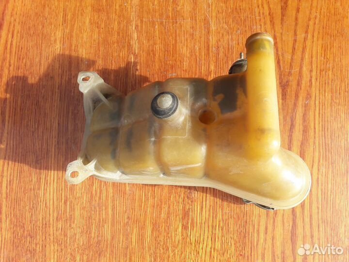 Расширительный бачок Mercedes W124