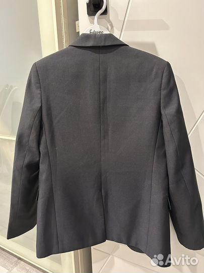 Пиджак серый для мальчика 140р