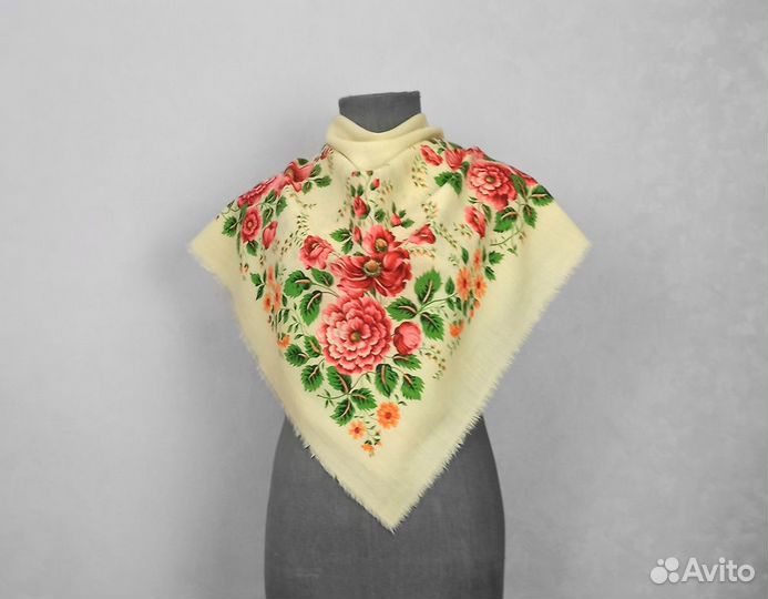 Павлопосадский платок винтаж СССР светлый фон