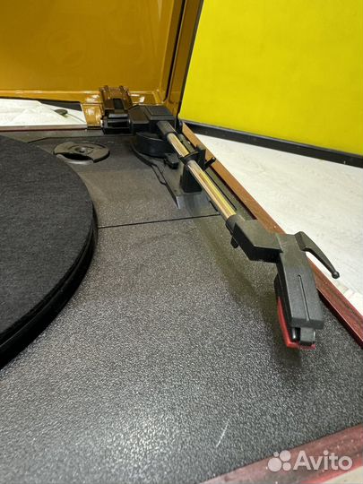 Проигрыватель виниловых пластинок