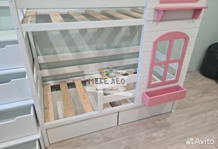 Двухъярусная кровать