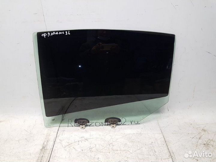 Стекло заднее левое Renault Fluence 2010