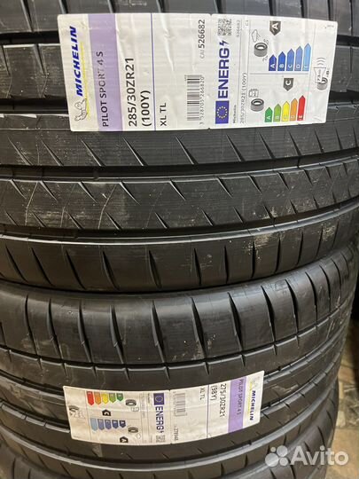 Michelin Pilot Sport 4 S 275/30 R21 и 285/30 R21