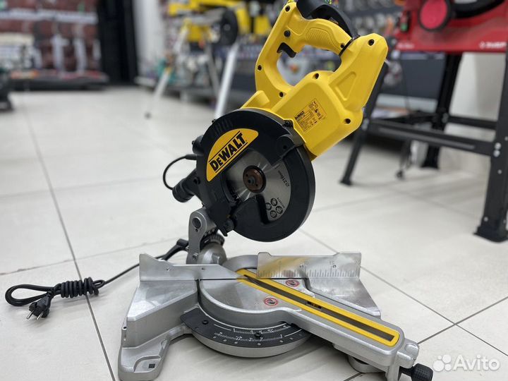 Электропила торцовочная, DWS777, dewalt