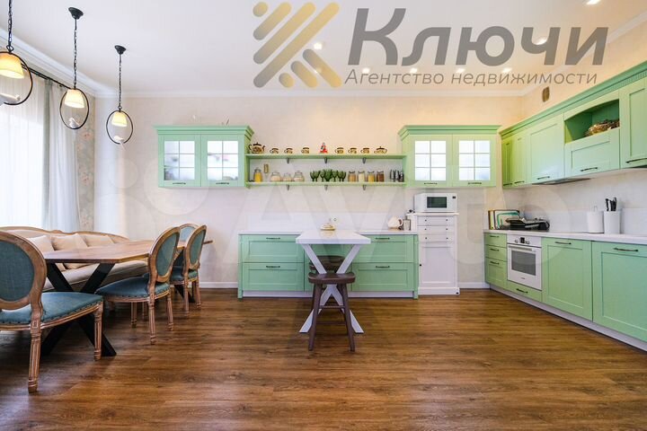 Дом 185 м² на участке 9 сот.