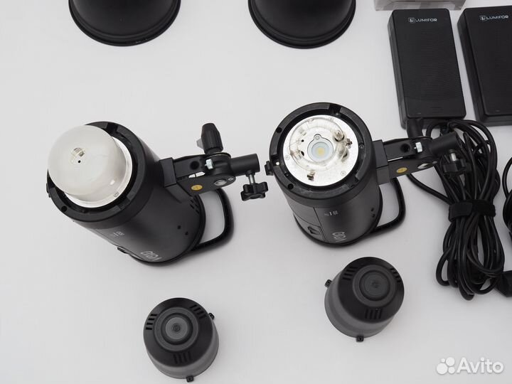 Студийный осветитель Lumifor velo LV-500