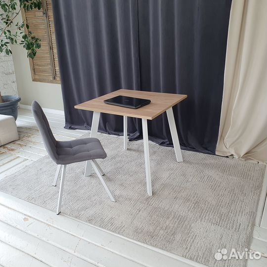 Письменный стол Ник Дуб 80*80 см. Белые ножки