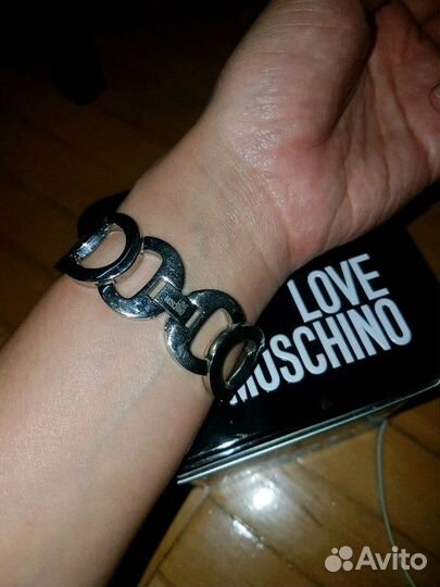 Наручные часы Moschino