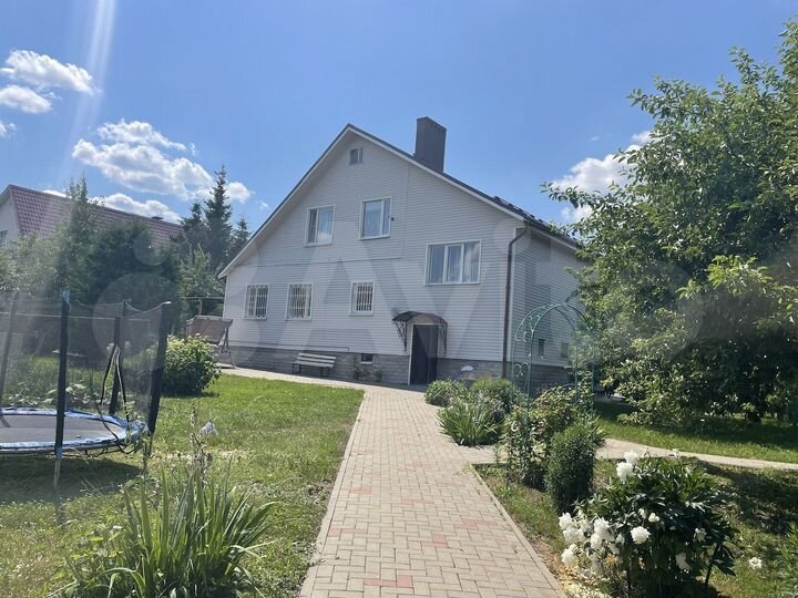 Коттедж 263 м² на участке 12 сот.