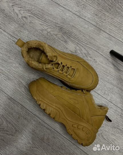 Кроссовки женские