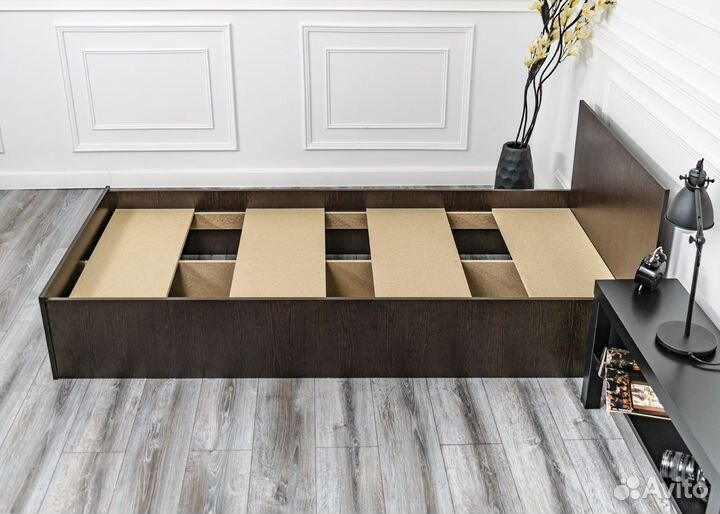 Кровать с матрасом