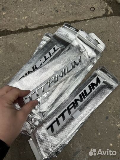 Шильдик titanium