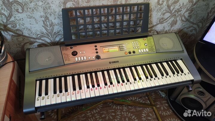 Синтезатор Yamaha psr r300