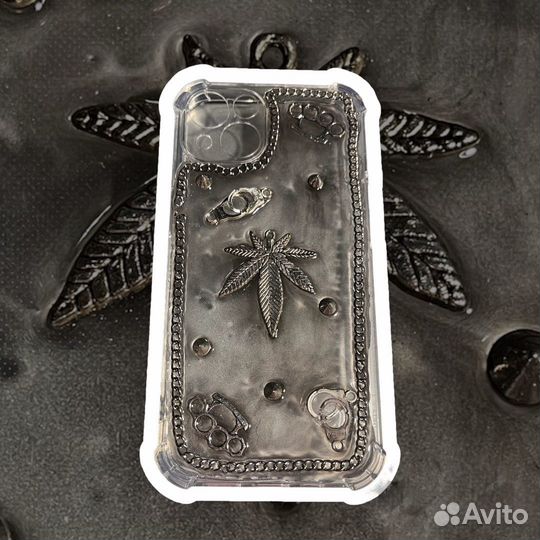 Чехол на iPhone 13