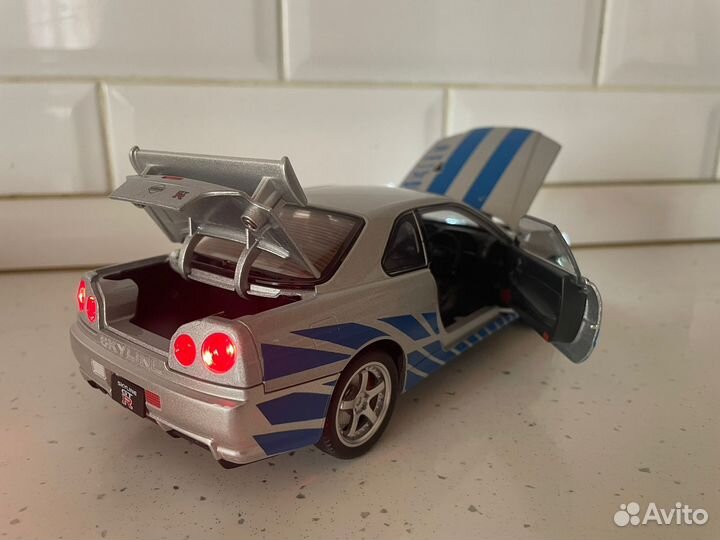 Коллекционная машинка Nissan Skyline R34 1:24