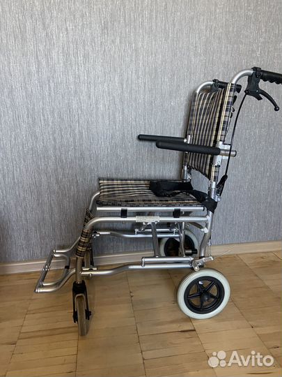 Кресло-коляска для инвалидов