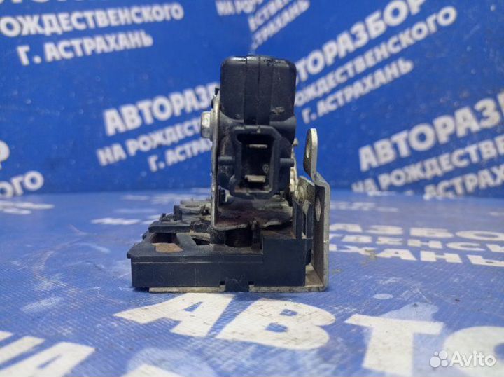 Передний правый замок двери Renault Logan 1 седан