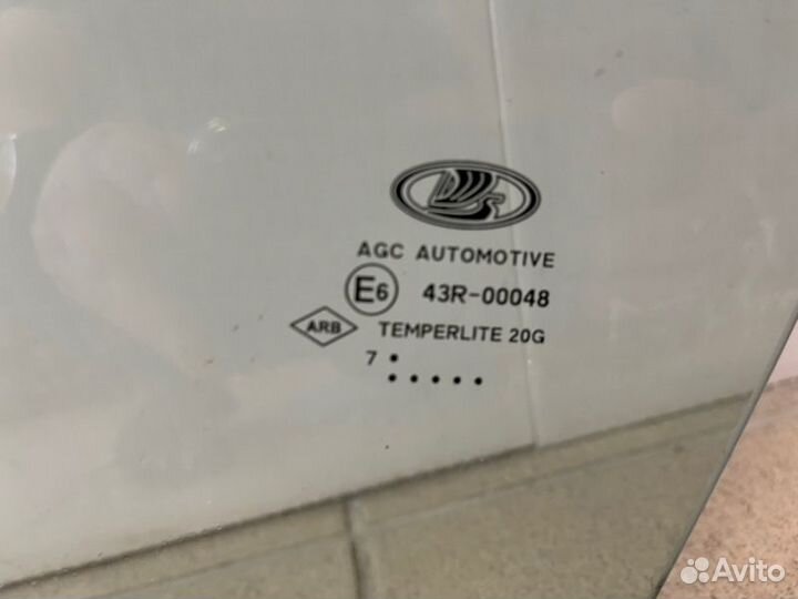 Стекло двери переднее левое LADA X-Ray