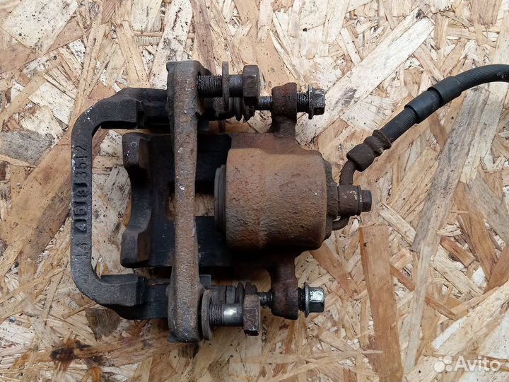 Суппорт задний правый Nissan Murano Z50