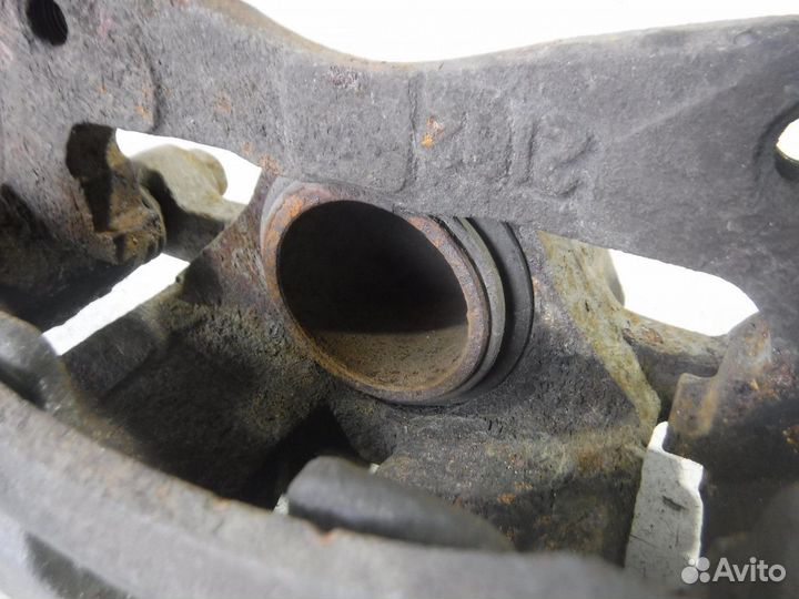 Суппорт тормозной передний правый Mitsubishi Galan