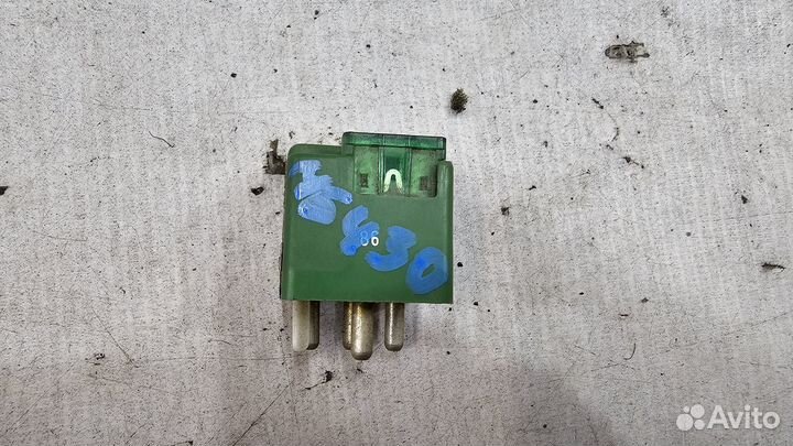 Реле топливный на Mercedes-Benz W124