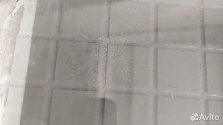 Стекло двери передней правой Suzuki Grand Vitara