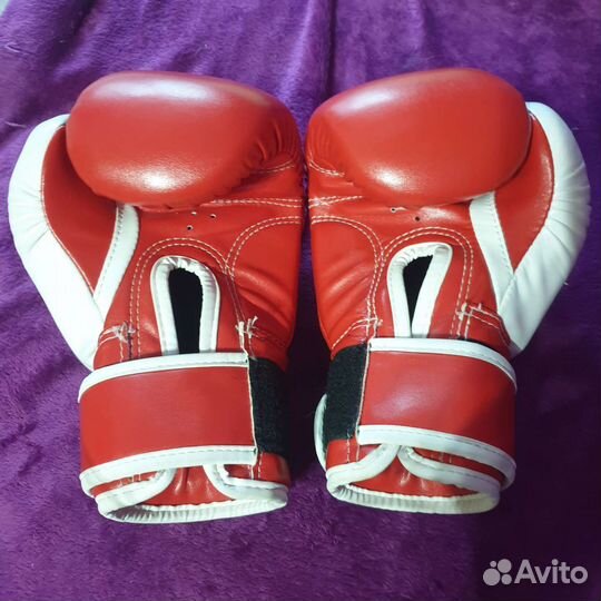 Боксерские перчатки 10 oz