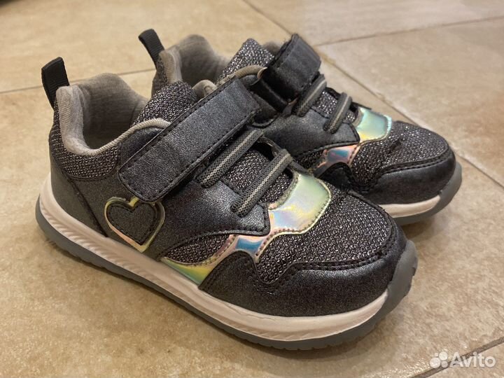 Кроссовки для девочки