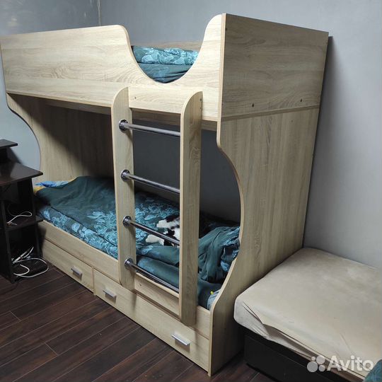 Двухъярусная кровать