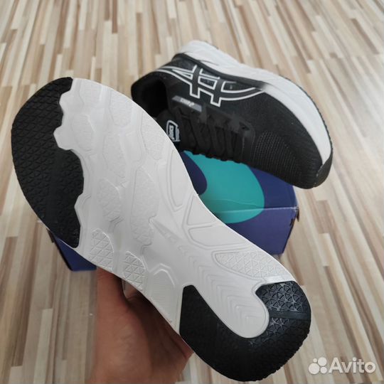 Кроссовки asics