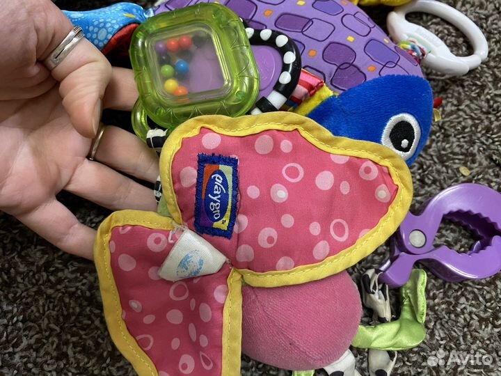 Фирменные игрушки пакетом