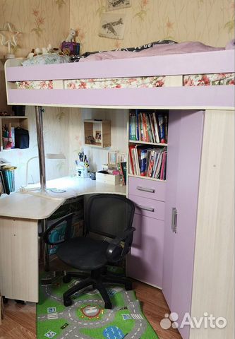 Кровать-чердак с шкафом, столом и лестницей