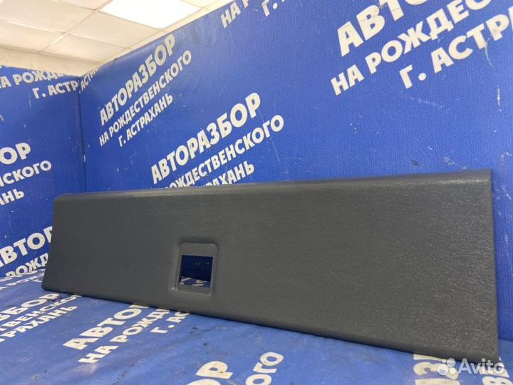 Крышка передней консоли. Scania P094Cb6X4Hz260