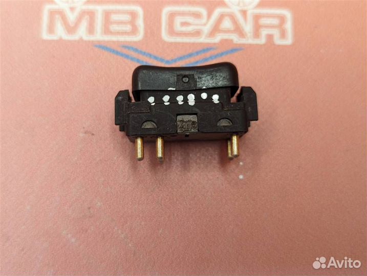 Кнопка стеклоподъемников w124 E-class 103.983