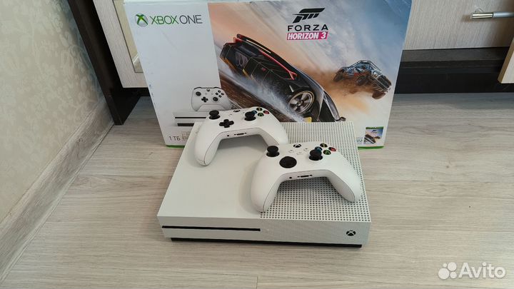 Xbox one s 1000gb + подписка 2 месяца