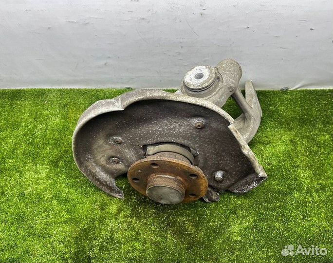 Кулак задний левый Audi A4