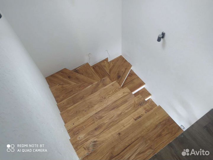 Лестница на второй этаж из массива