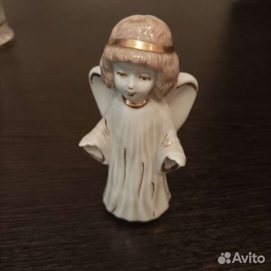 Фарфоровая статуэтка Ангел