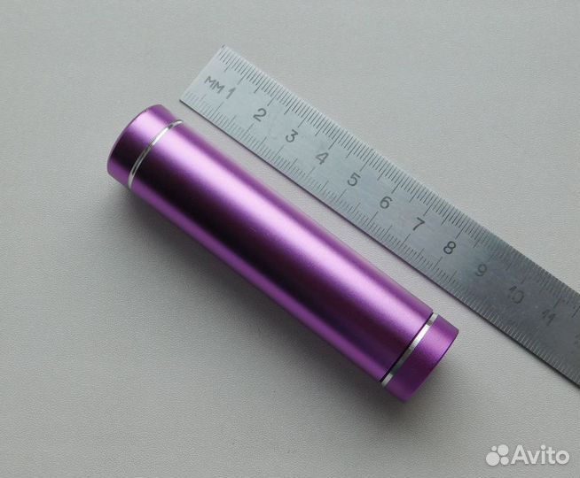 Небольшой внешний аккумулятор (powerbank)