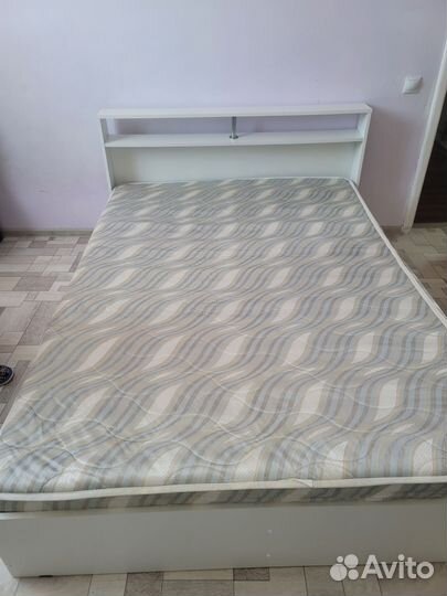 Кровать, стол б. у
