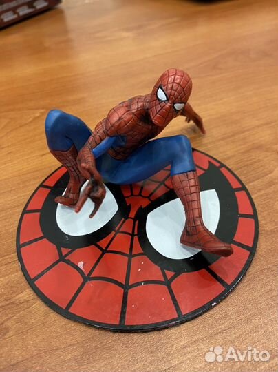 Фигурка человек паук на магнитной подставке