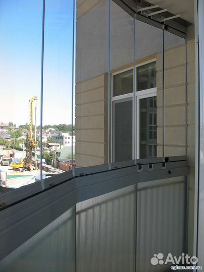 Безрамное остекление торговых центров