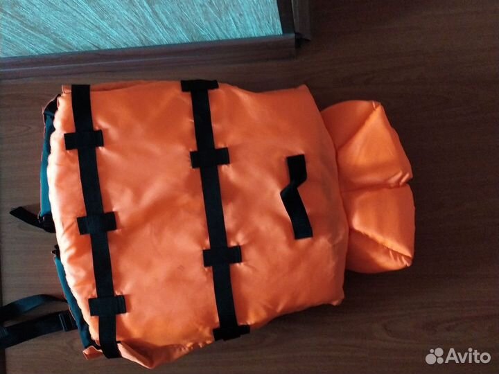 Жилетка для мальчика спасательный