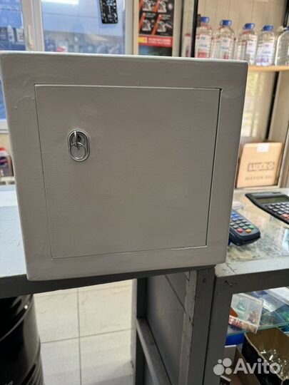 Сейф металлический