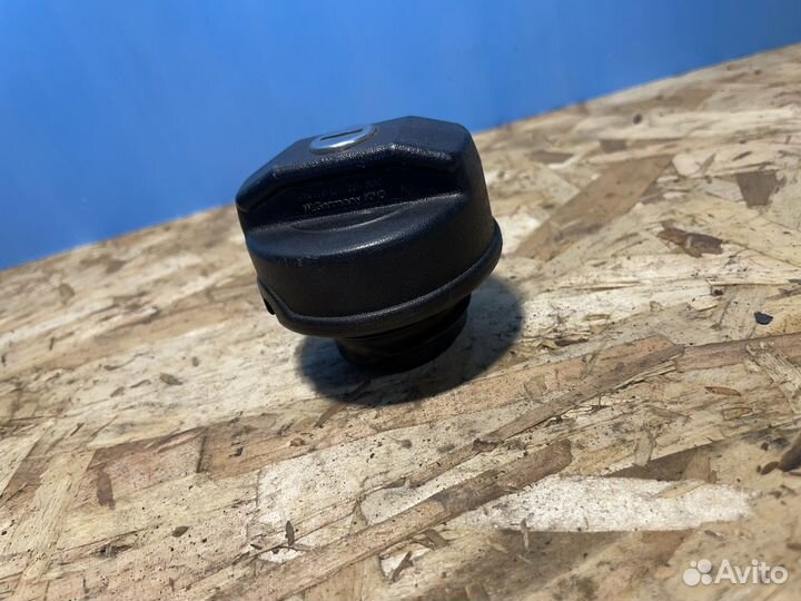 Крышка топливного бака с ключем golf 3