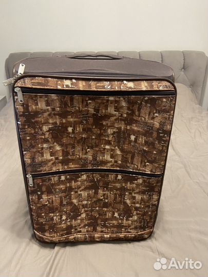 Чемодан на колесах бу m