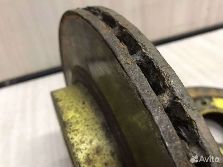 Диски тормозные передние Nissan primera p11