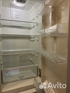 Холодильник Ariston HF4200W в отличном состоянии