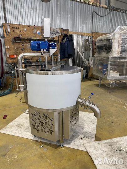Охладитель молока вертикальный открытого типа 250л