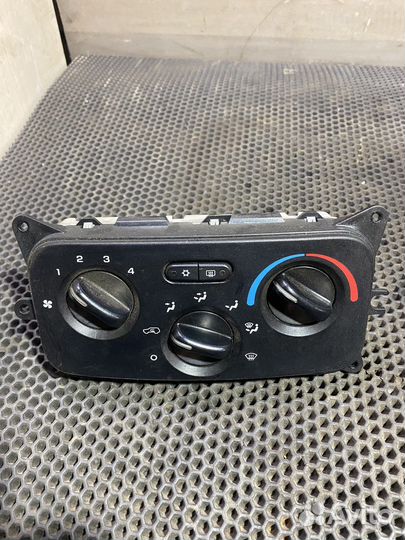 Блок управления климатом Jeep Liberty KJ Либерти